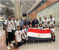 "الشباب والرياضة" يستقبل بعثتي السباحة بالزعانف والملاكمة بمطار القاهرة 