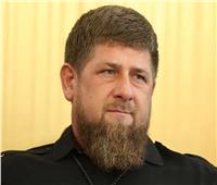 «إذا أردت السلام فاستعد للحرب».. رئيس الشيشان يدرب أبناءه على استخدام السلاح