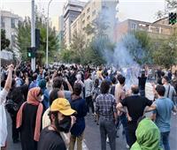 التلفزيون الرسمي : 17 قتيلا منذ بدء الاحتجاجات على مقتل مهسا أميني في إيران