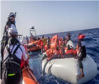 الدفاع الروسية: البحارة الروس ينقذون ركاب قارب غرق بالبحر المتوسط