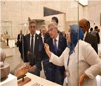 وزير الرياضة يصطحب رئيس الأولمبية الدولية في زيارة لمتحف الحضارات
