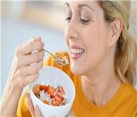 خبراء تغذية يكشفون أفضل إفطار للسيدات فوق الخمسين