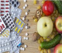 أطعمة تتفاعل مع بعض الأدوية وتسبب أضرار صحية.. تعرف عليها