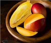 نصائح غذائية.. 9 فوائد صحية مذهلة لبذور «ملك الفواكه»