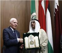 رئيس البرلمان العربي يكرّم عزام الأحمد تقديرًا لجهوده