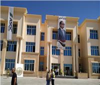 وزير التعليم العالي يستعرض تقريرًا حول المشروعات القومية للتعليم العالي في سيناء