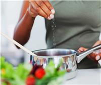 8 طرق مذهلة لإزالة الملح الزائد من الطعام