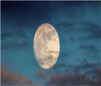 القمر بدراً فى سماء مصر الليلة