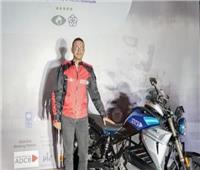 مغامر يبدأ رحلة «تغير المناخ» من أسوان إلى شرم الشيخ عبر دراجة كهربائية