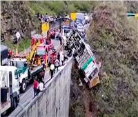 مقتل 20 شخصًا إثر انقلاب حافلة على طريق جبلي في كولومبيا