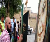 فنان عراقي يدهش العالم للرسم بهذه الطريقة !