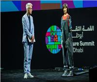 «آيدا» أول فنانة روبوت تتحدث لجمهور القمة الثقافية في أبوظبي 