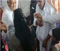 «حاولت الاقتراب منه».. وزير هندي يصفع امرأة أمام الكاميرات |فيديو  