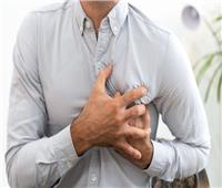 تحدث تدريجيًا.. علامات تكشف عن الإصابة بـ«النوبات القلبية»