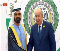 وصول الشيخ محمد بن راشد إلى مقر انعقاد القمة العربية في الجزائر | فيديو
