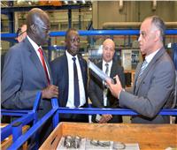 وزير النقل في جنوب السودان يزور مجمع صيانة المحركات بمصر للطيران