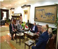 رئيس جامعة الإسكندرية والسفير الإيطالي يناقشان تعزيز التعاون المشترك