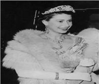 الملكة إليزابيث كانت تثقب أذنيها بعد كل حدث هام .. أول مرة كان يوم زفافها   