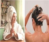 احذرن «الثعلبة التوترية».. عادة ضارة تفعلها النساء بعد غسل الشعر