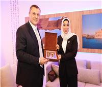«عيسى» يواصل لقاءاته الرسمية بلقاء وزيرة سياحة دولة البحرين في لندن