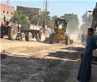 مركز أسيوط يبدأ تطوير وتمهيد شوارع قرية الزاوية 