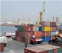 استمرار شحن البضائع بميناء الإسكندرية رغم سقوط أمطار متوسطة