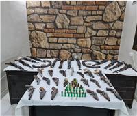 «الأمن العام» يضبط 31 عنصرًا إجراميًا بـ32 قطعة سلاح في أسيوط 