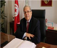 وزير الخارجية التونسي يجري مباحثات مع المفوض الأوروبي لاسترجاع الأموال المنهوبة