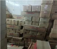 ضبط مسؤول عن مخزن مواد غذائية مجهولة المصدر بالقاهرة 