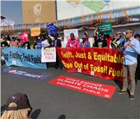 نشطاء من بنجلادش يتظاهرون للمطالبة بالتوقف عن استخدام الفحم في قمة المناخ