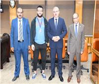 رئيس جامعة قناة السويس يستقبل  الطلاب حاصدي ميداليات البطولات الدولية 
