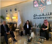 وزيرة الهجرة تصل إلى الرياض للقاء أكبر جالية مصرية بالخارج