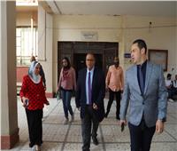 نائب رئيس جامعة عين شمس يتفقد لجنة انتخابات اتحاد طلاب كلية العلوم