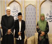 وفد إندونيسي برئاسة مُحافِظ جاوا الشرقية يزور البيت المحمدي     