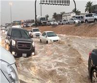 السعودية تغرق في أمطار وسيول غير مسبوقة منذ عام 2009