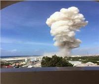 تفجير إرهابي يستهدف فندق يقيم فيه مسؤولون حكوميون بالصومال