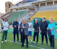 رئيس المقاولون العرب يجتمع باللاعبين قبل مواجهة سيراميكا في الدوري