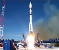 روسيا تطلق صاروخًا حاملًا طراز «Soyuz-2.1b» مع أقمار صناعية عسكرية| فيديو