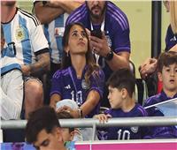 حضور كامل العدد لعائلة ميسي في مباراة الأرجنتين وأستراليا بكأس العالم 2022 | صور
