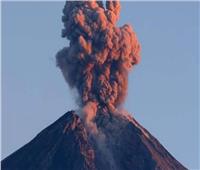 إندونيسيا ترفع حالة الإنذار من انفجار بركان سيميرو إلى أعلى مستوى