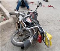 إصابة 3 أشخاص في حادث انقلاب دراجة نارية بالصف