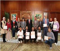 رئيس جامعة المنوفية يكرم الطلاب الفائزين في الملتقى الطلابي الإبداعي 23 بالأردن