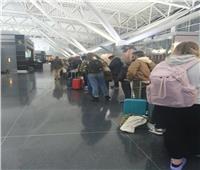 الطوابير تشل مطار هيثرو وآلاف الركاب بلا رحلات في بريطانيا | صور