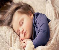 للأمهات الجدد.. كيفية ضبط مواعيد طفلك في النوم من عمر السنة 
