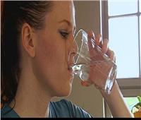 للنساء.. شرب الماء بكثرة يحمي من الالتهاب