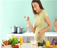 4 أطعمة يجب تجنبها أثناء الحمل.. أبرزها «البيض النيء»