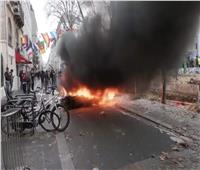 خاص صور| حرق محلات وسيارات من قبل المحتجين الأكراد وسط باريس