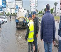 رئيس شركة الصرف الصحي بالإسكندرية يتفقد كسح مياه الأمطار| صور 