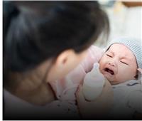 ماذا يعني بكاء طفلك بعد الرضاعة؟.. تحذير للأمهات
