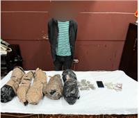 الأمن العام يضبط تاجر مخدرات بـ15 كيلو هيدرو في شمال سيناء